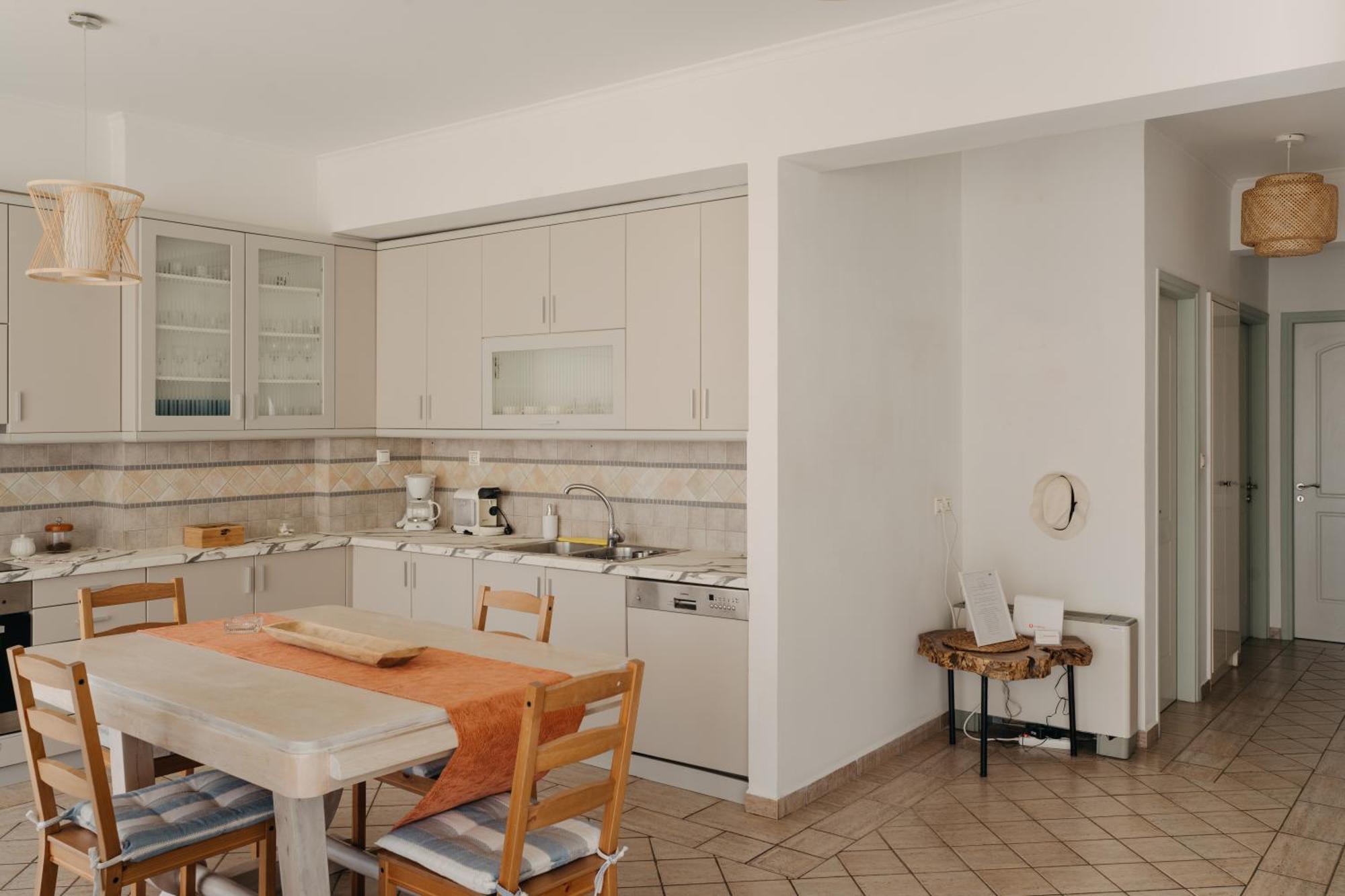 Lazarus 2Bd Apartment In The Center พาทรา ภายนอก รูปภาพ